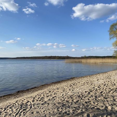 Alleenhuus Warin Exteriér fotografie