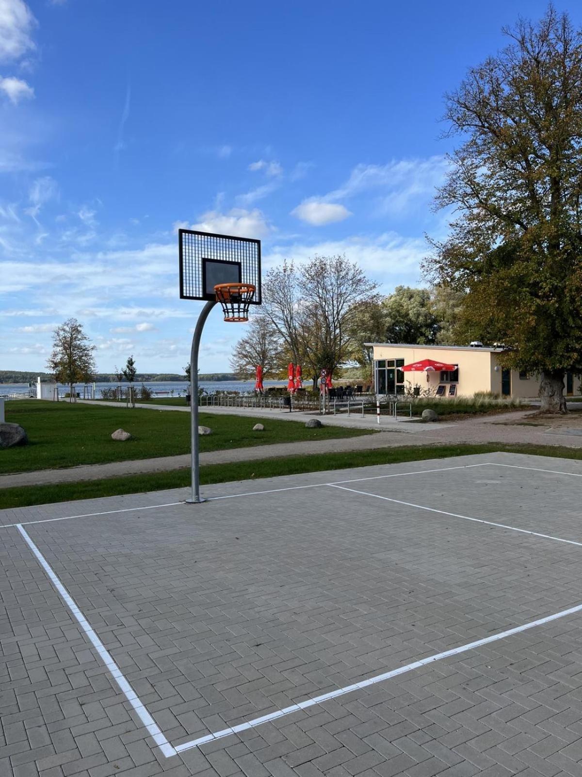 Alleenhuus Warin Exteriér fotografie