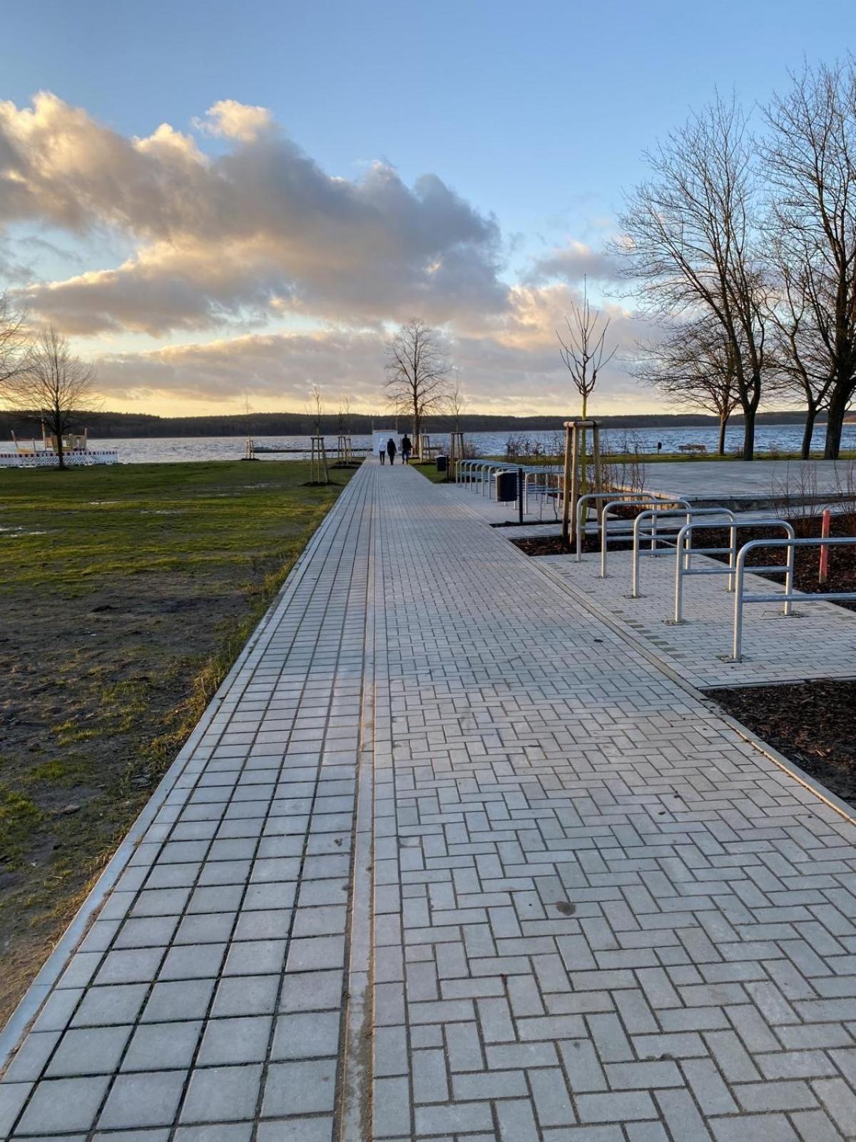 Alleenhuus Warin Exteriér fotografie