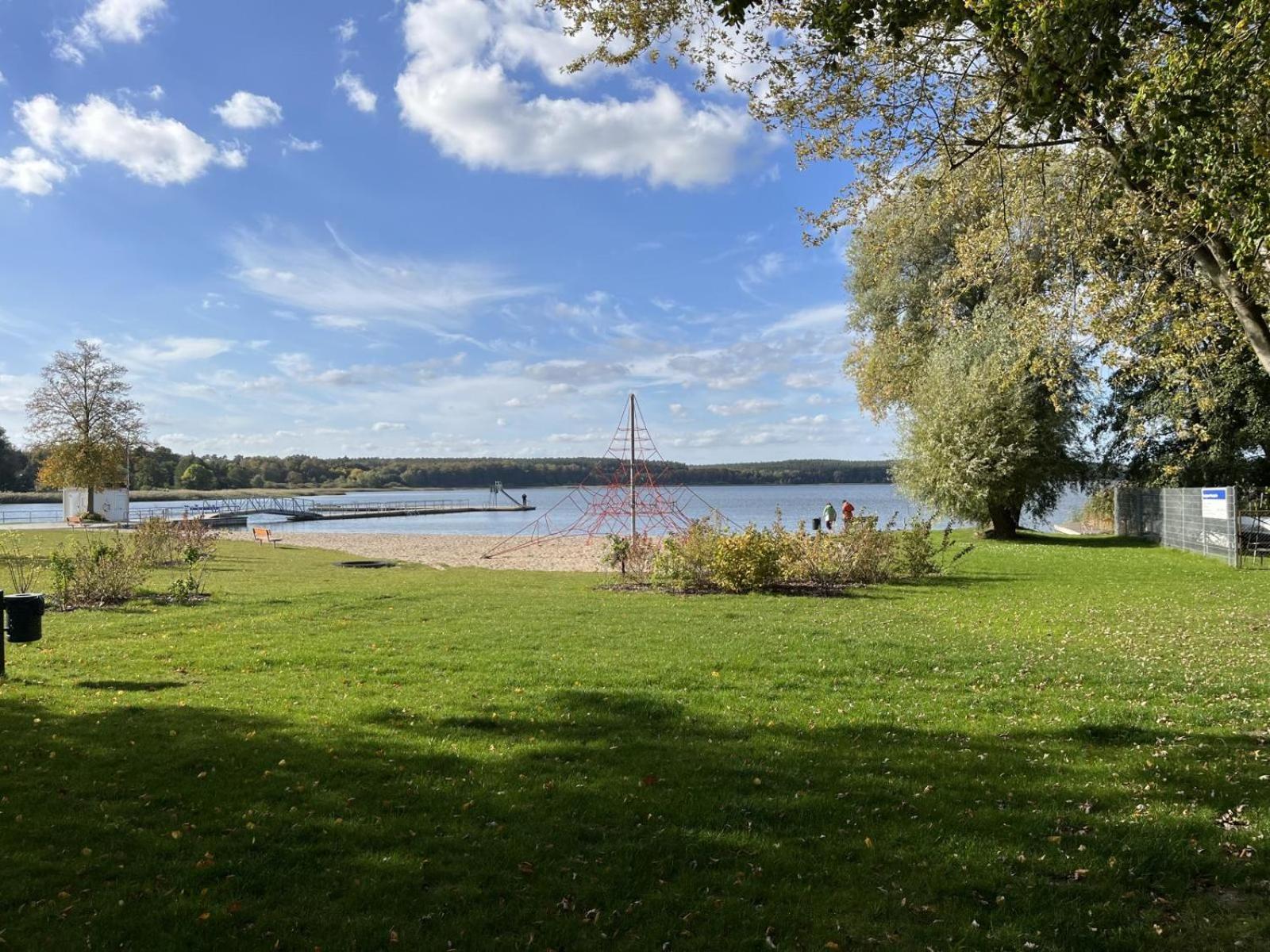 Alleenhuus Warin Exteriér fotografie