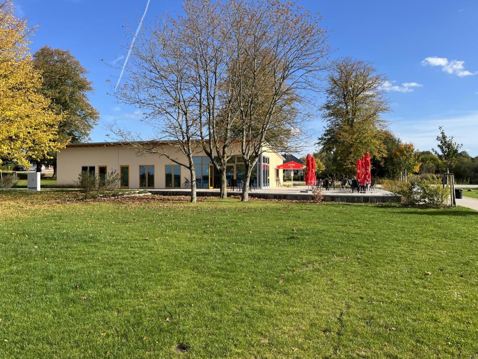Alleenhuus Warin Exteriér fotografie